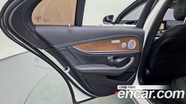 Mercedes-Benz E-Class (W213) E300e Exclusive 2019 — фото 25