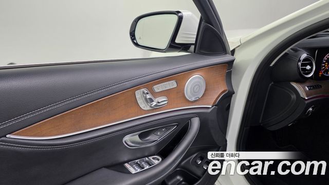 Mercedes-Benz E-Class (W213) E300e Exclusive 2019 — фото 36