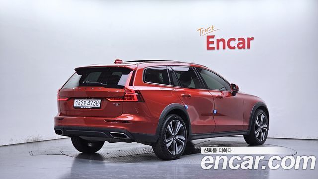 Volvo V60 Cross Country (II) T5 Pro AWD 2020 — фото 2