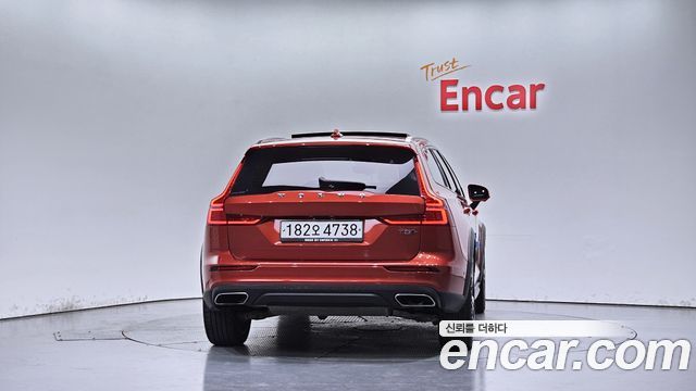 Volvo V60 Cross Country (II) T5 Pro AWD 2020 — фото 4