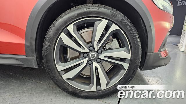 Volvo V60 Cross Country (II) T5 Pro AWD 2020 — фото 5