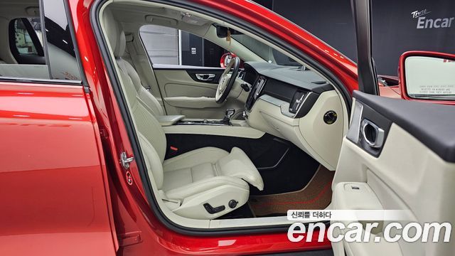 Volvo V60 Cross Country (II) T5 Pro AWD 2020 — фото 11