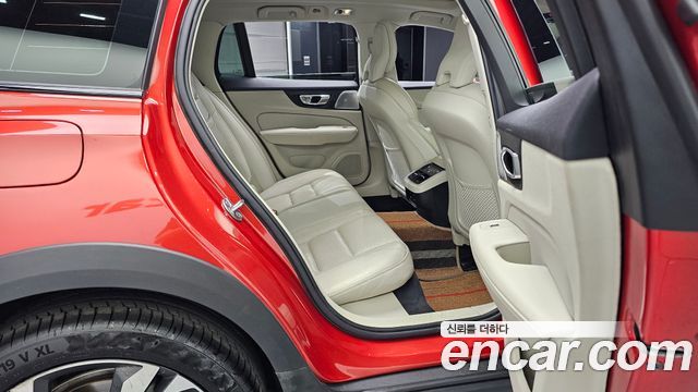 Volvo V60 Cross Country (II) T5 Pro AWD 2020 — фото 12