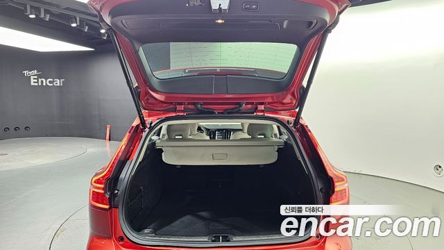 Volvo V60 Cross Country (II) T5 Pro AWD 2020 — фото 20