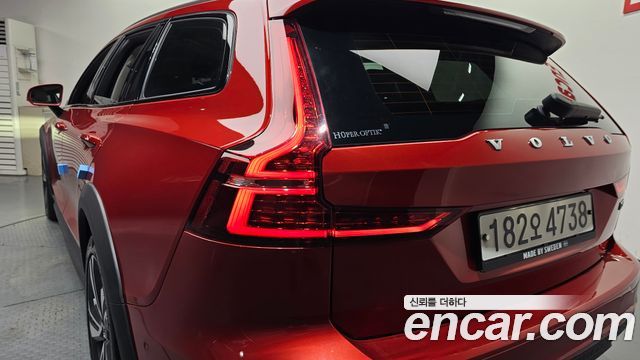 Volvo V60 Cross Country (II) T5 Pro AWD 2020 — фото 23