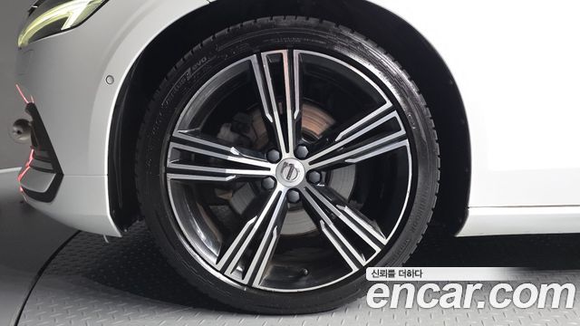 Volvo S60 (III) T5 Inscroption 2020 — фото 5