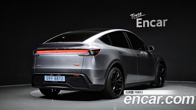 Tesla Model Y Long Range Launch Edition AWD 2025 — фото 2