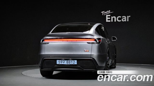Tesla Model Y Long Range Launch Edition AWD 2025 — фото 4