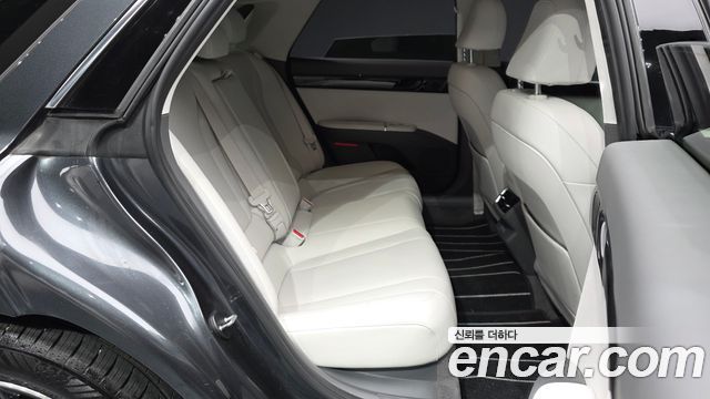 Hyundai Grandeur (GN7) 2,5 Gasoline 2WD Premium 2023 — фото 12