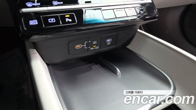Hyundai Grandeur (GN7) 2,5 Gasoline 2WD Premium 2023 — фото 36