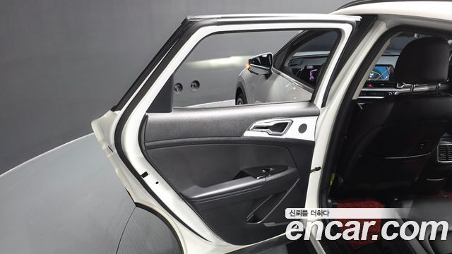 Kia Sportage (V) Diesel 2.0 2WD Nobleless 2023 — фото 25