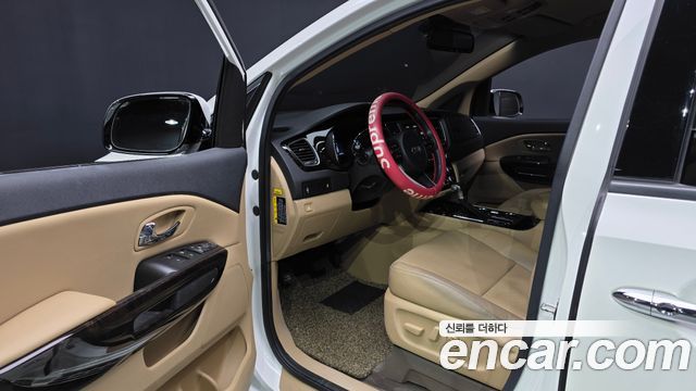 Kia Carnival 9-Seater Prstige 2019 — фото 10