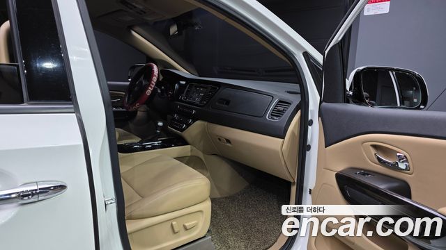 Kia Carnival 9-Seater Prstige 2019 — фото 11