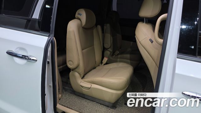 Kia Carnival 9-Seater Prstige 2019 — фото 12