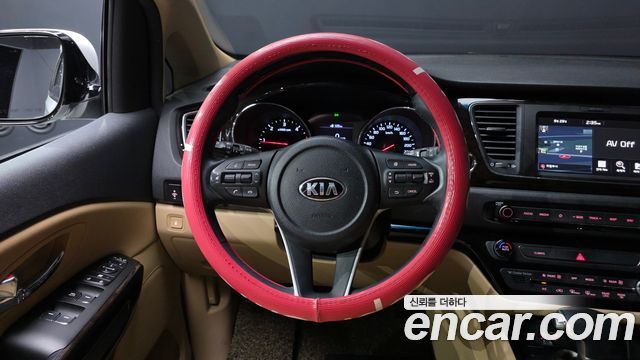 Kia Carnival 9-Seater Prstige 2019 — фото 13