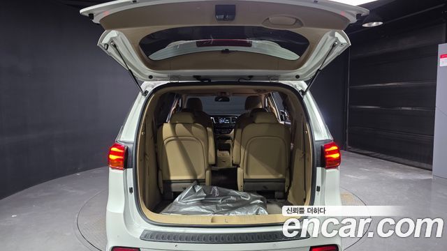 Kia Carnival 9-Seater Prstige 2019 — фото 20