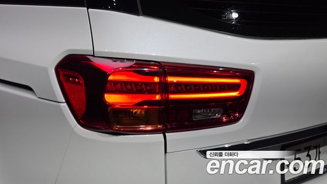 Kia Carnival 9-Seater Prstige 2019 — фото 23