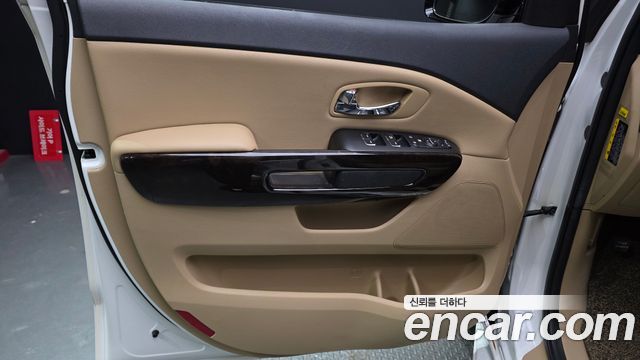 Kia Carnival 9-Seater Prstige 2019 — фото 24