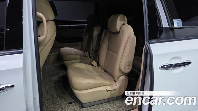 Kia Carnival 9-Seater Prstige 2019 — фото 26