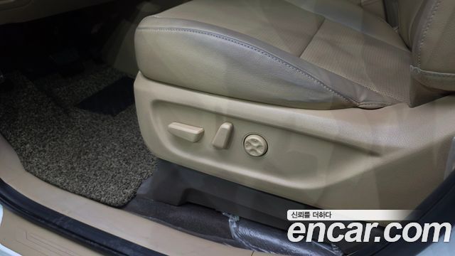 Kia Carnival 9-Seater Prstige 2019 — фото 31