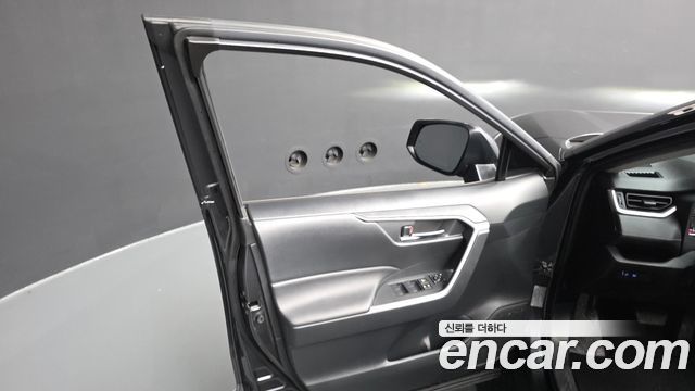 Toyota RAV4 (V) 2.5 2WD 2019 — фото 30