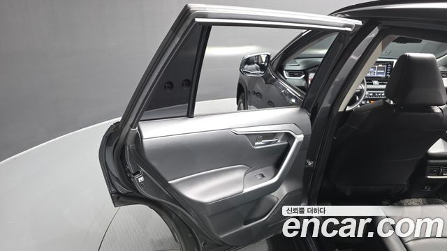 Toyota RAV4 (V) 2.5 2WD 2019 — фото 31