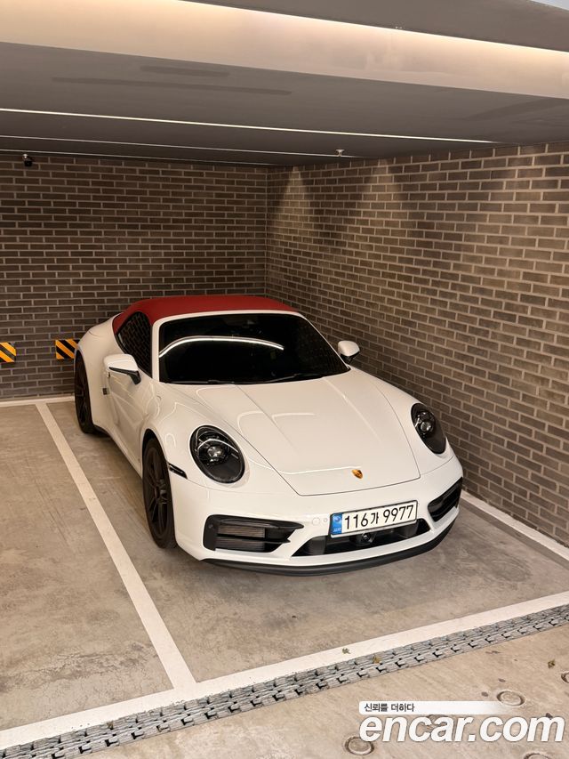 Porsche 911 (992) Carrera 4 GTS Cabriolet