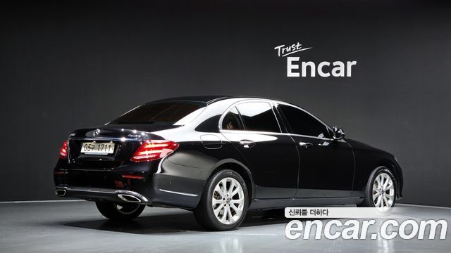 Mercedes-Benz E-Class (W213) E300 4MATIC Exclusive Standard 2018 — фото 2