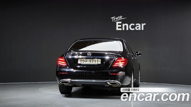 Mercedes-Benz E-Class (W213) E300 4MATIC Exclusive Standard 2018 — фото 4
