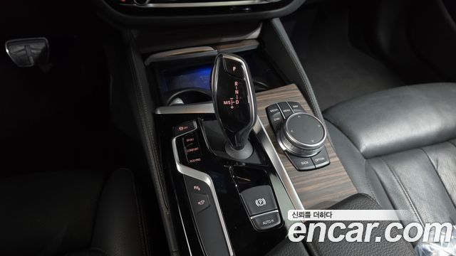 BMW 5 Series (G30) 520d xDrive M Sport Package Plus 2017 — фото 9