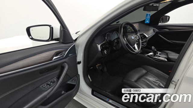 BMW 5 Series (G30) 520d xDrive M Sport Package Plus 2017 — фото 10