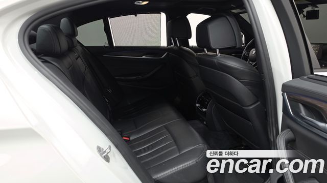 BMW 5 Series (G30) 520d xDrive M Sport Package Plus 2017 — фото 11