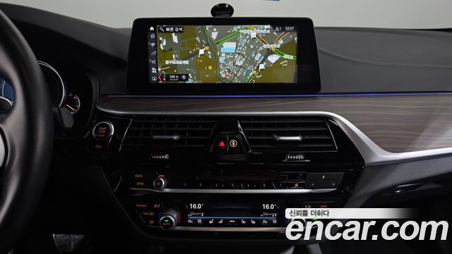 BMW 5 Series (G30) 520d xDrive M Sport Package Plus 2017 — фото 13