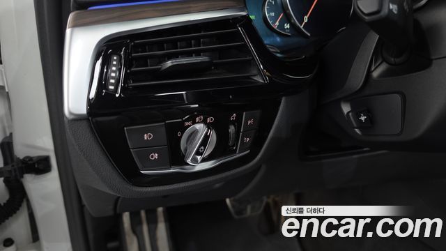 BMW 5 Series (G30) 520d xDrive M Sport Package Plus 2017 — фото 27