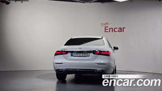 Mercedes-Benz E-Class (W213) E220d 4MATIC Exclusive 2023 — фото 4