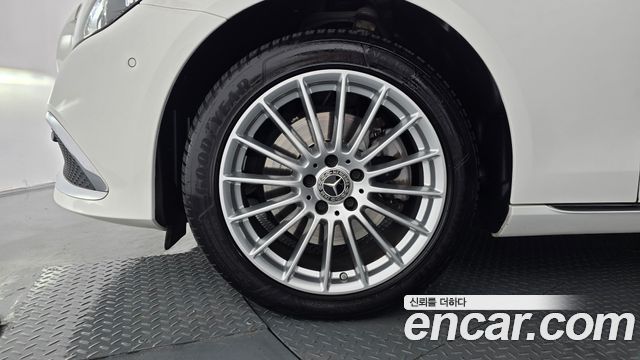 Mercedes-Benz E-Class (W213) E220d 4MATIC Exclusive 2023 — фото 5