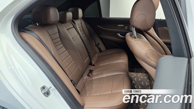 Mercedes-Benz E-Class (W213) E220d 4MATIC Exclusive 2023 — фото 11