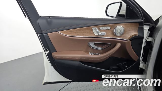 Mercedes-Benz E-Class (W213) E220d 4MATIC Exclusive 2023 — фото 24
