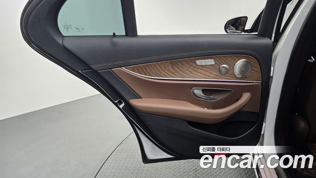 Mercedes-Benz E-Class (W213) E220d 4MATIC Exclusive 2023 — фото 25