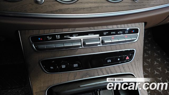 Mercedes-Benz E-Class (W213) E220d 4MATIC Exclusive 2023 — фото 32