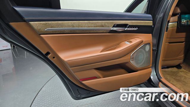 Genesis G90 5.0 AWD Limousine Prestige 2021 — фото 31