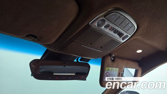 Genesis G90 5.0 AWD Limousine Prestige 2021 — фото 37