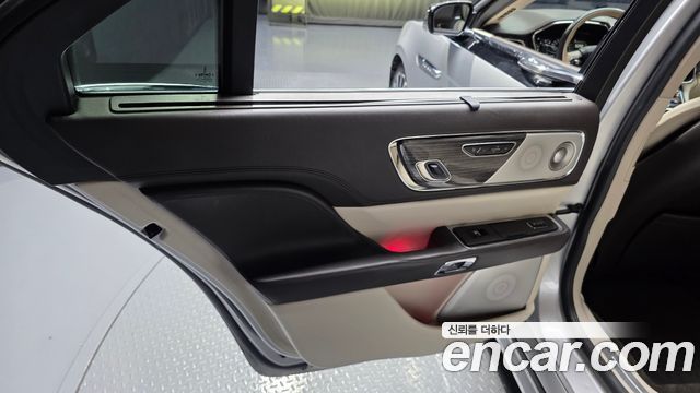 Lincoln Continental (X) 3.0 Presidential AWD 2017 — фото 31