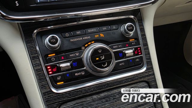 Lincoln Continental (X) 3.0 Presidential AWD 2017 — фото 37