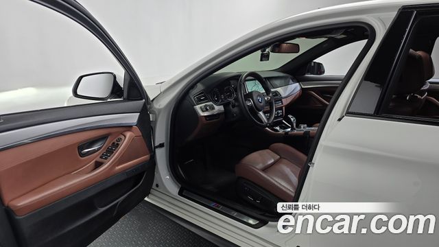 BMW 5 Series (F10) 530d xDrive M Sport 2014 — фото 10
