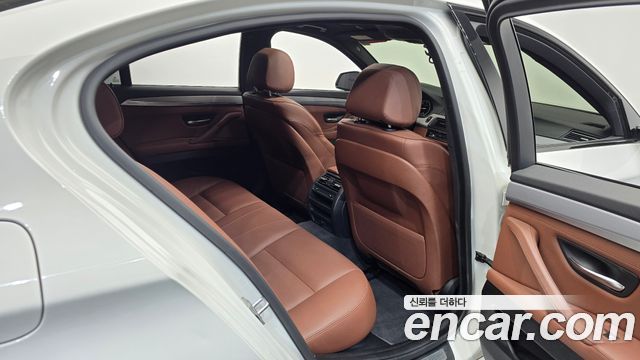 BMW 5 Series (F10) 530d xDrive M Sport 2014 — фото 11