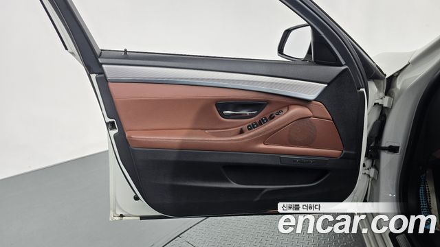 BMW 5 Series (F10) 530d xDrive M Sport 2014 — фото 24