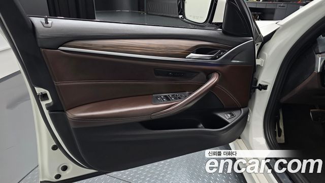 BMW 5 Series (G30) 520d M Sport Package Plus 2017 — фото 24