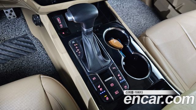 Kia Carnival 9-Seater Noblesse Special 2020 — фото 9