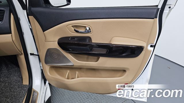 Kia Carnival 9-Seater Noblesse Special 2020 — фото 24